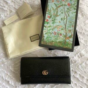 Black Gucci wallet